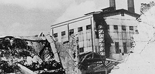 전쟁으로 인해 파괴된 선경직물 공장
