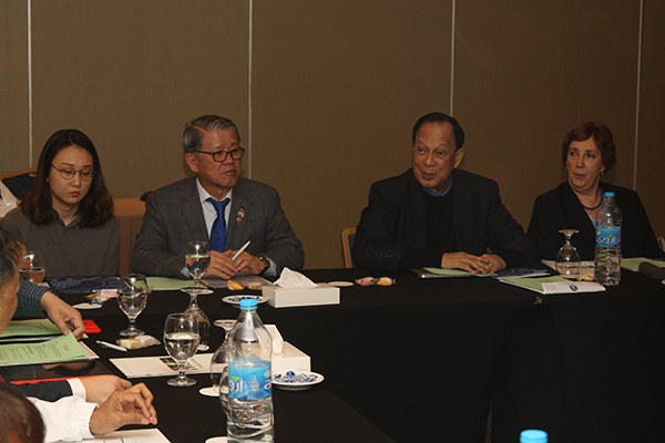 2019 아시아펜싱연맹 총회’에 참가해 관계자들과 기념사진