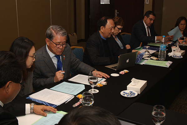 2019 아시아펜싱연맹 총회’에 참가해 관계자들과 기념사진