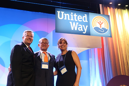 “Amazing ~ !!” 세계가 주목한 최신원 회장의 나눔 리더십 관련사진_03