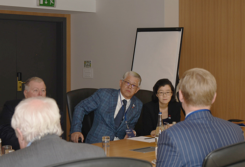 최신원 회장의 세계공동모금회 리더십위워회 회의 참석사진 02